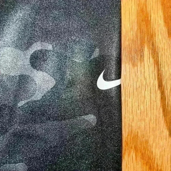 NWT Women’s Nike One Tight Fit Mid Rise Full Length Camo Leggings Size small - Picture 7 of 10